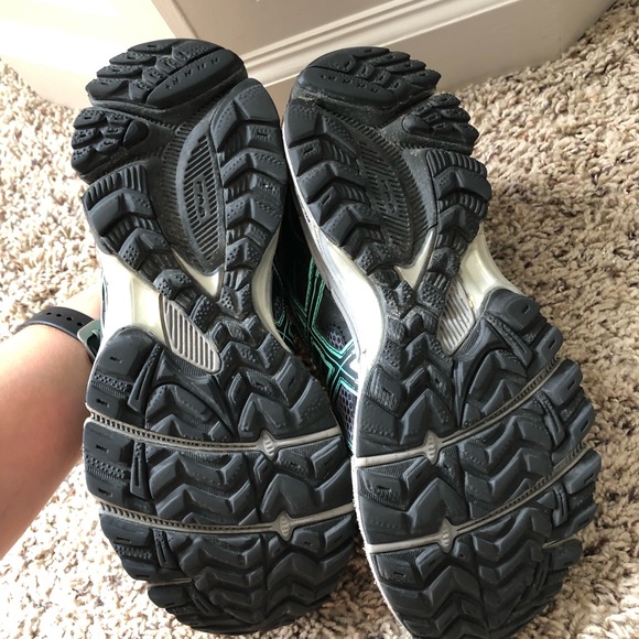 ASICS Running Shoes - Picture 2 of 4